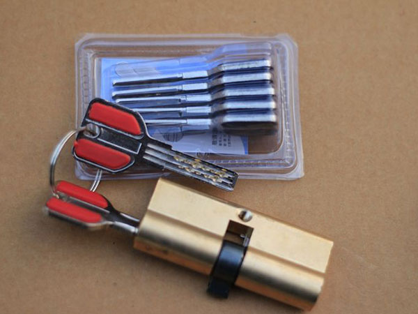 叠彩24小时上门开锁公司